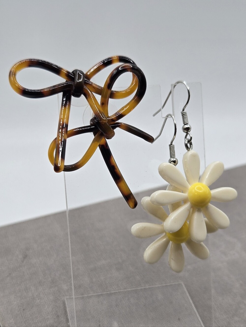 Tortoise Tone Dainty Bow Grunge Daisy Earrings SET of 2 Resin Plastic Retro